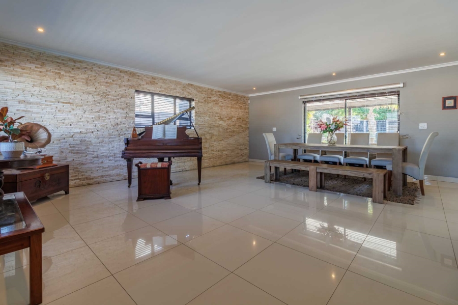 4 Bedroom Property for Sale in Flamingo Vlei Western Cape